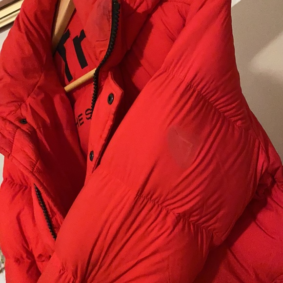Red aritzia super puff jacket - Picture 2 of 2